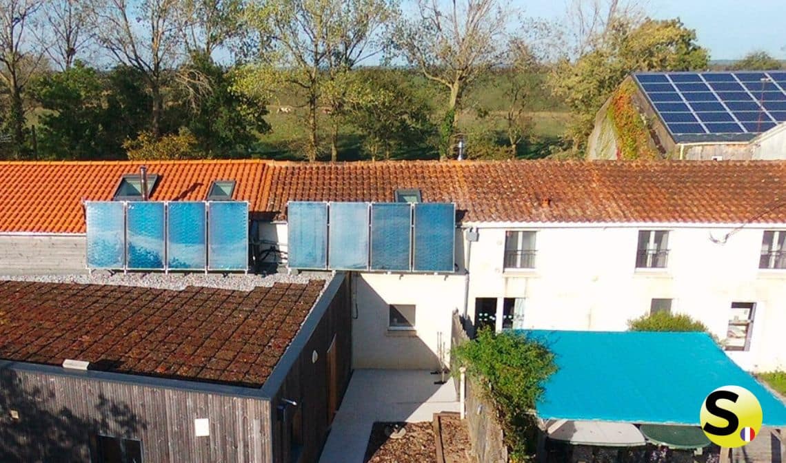 Panneaux solaires thermiques SolisArt sur le toit du gîte Le Grand Lieu