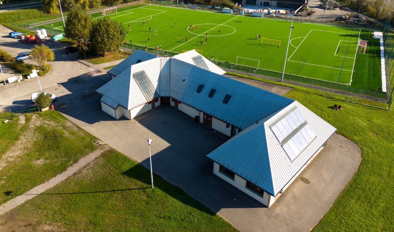Installation de chauffage solaire SolisArt pour collectivités et bâtiments publics en France