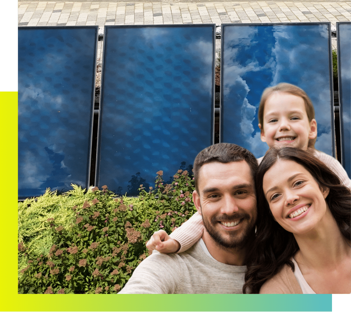 Famille devant maison équipée en chauffage solaire SolisArt en France