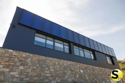 Chauffage solaire SolisArt – Centre technique, capteurs verticaux – Val Thorens